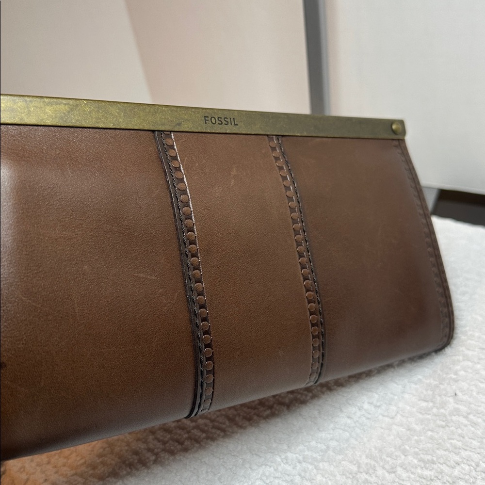 Fossil Brown Leather /clutch Wallet with brush Brass Details - Picture 17 of 17